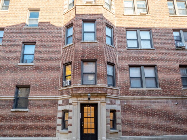 Foto del edificio - 6439 N Hamilton Ave