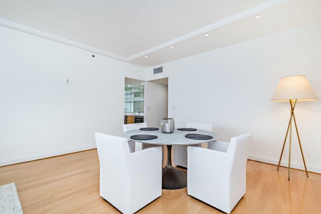 Building Photo - 529 S Flagler Dr