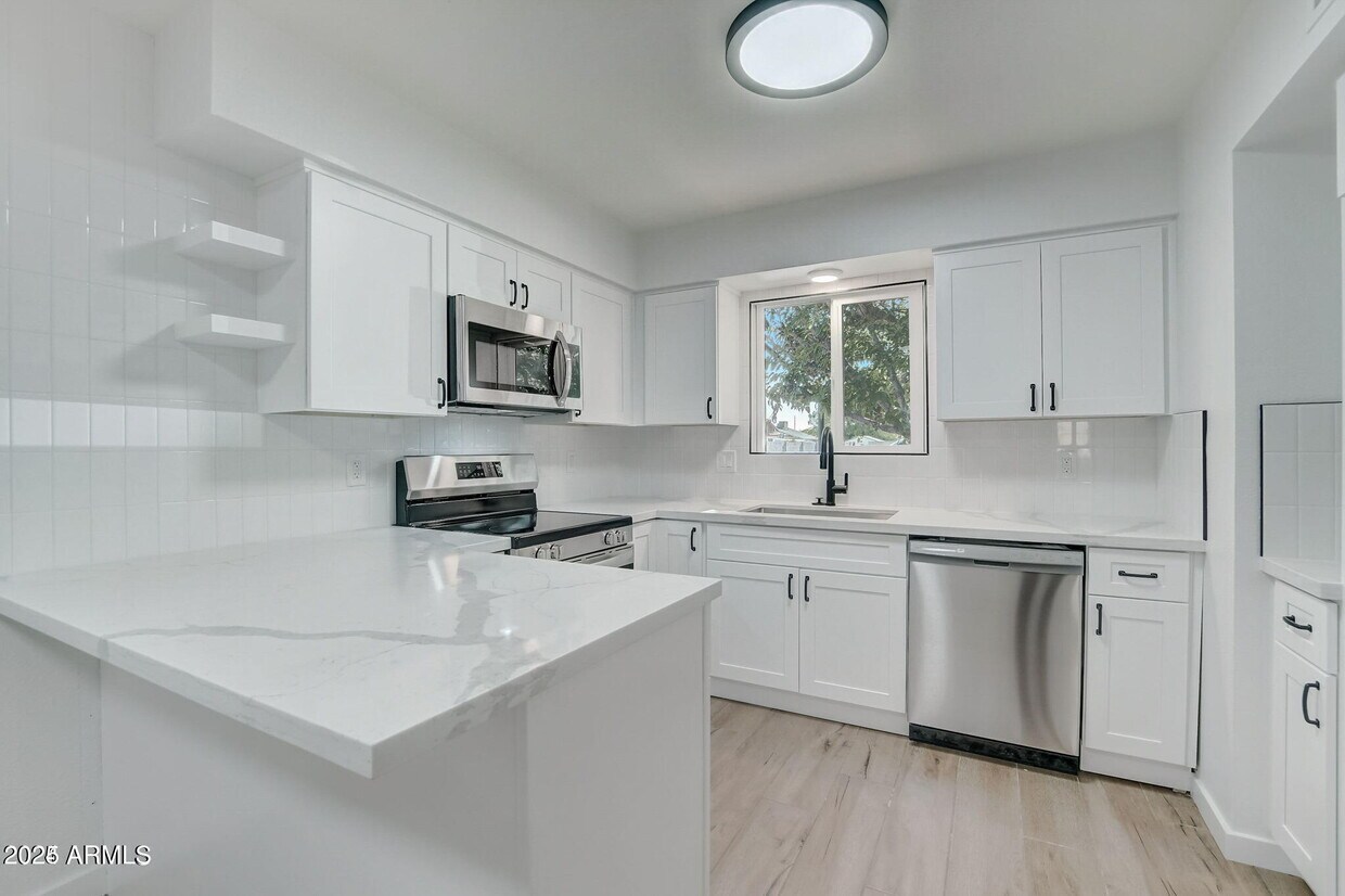 Foto principal - 687 N Jackson St