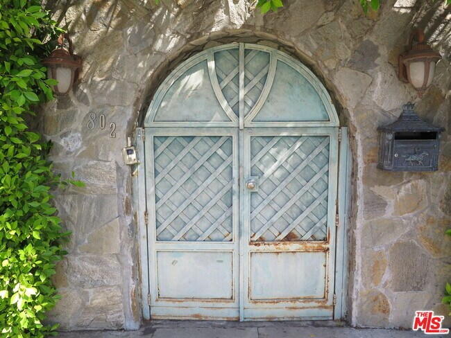 Foto del edificio - 802 Cloverdale Ave