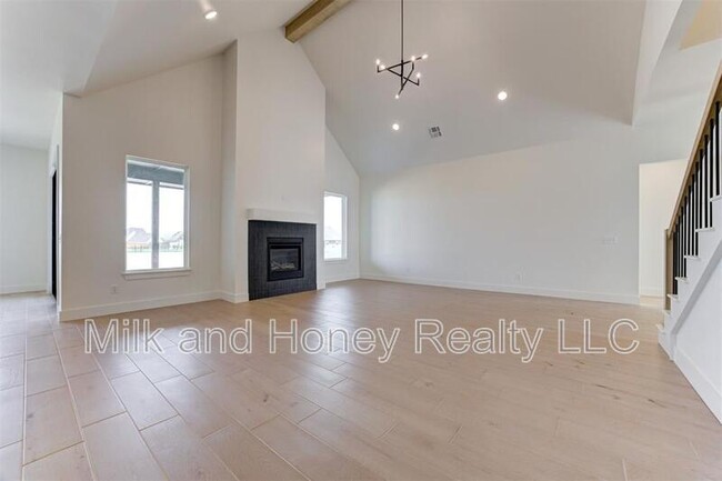 Building Photo - 1007 River View Dr