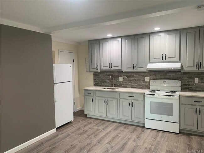 Foto del edificio - 8066 Albany Post Rd