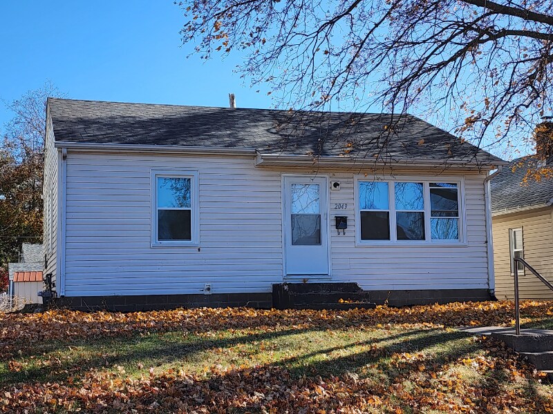 Primary Photo - 2049 34th St