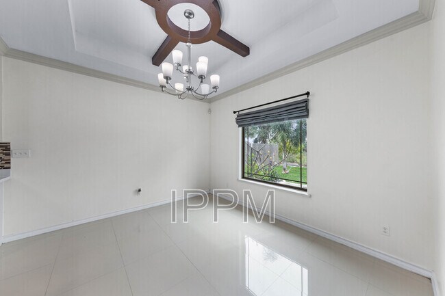 Foto del edificio - 7288 Rain Forest Dr