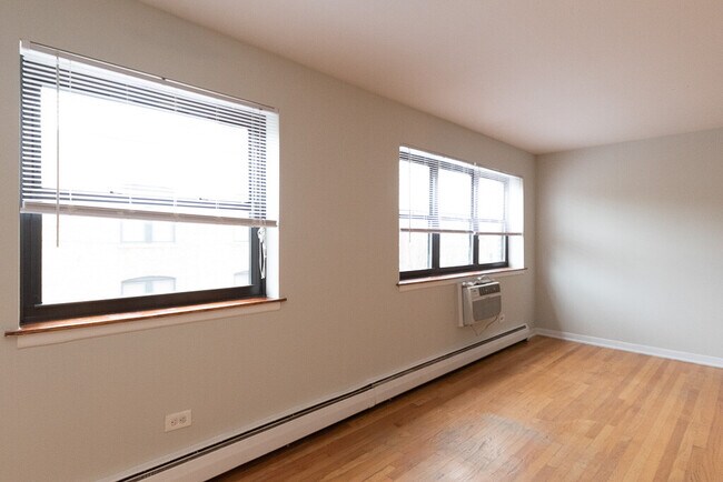 Foto del edificio - 510 W Briar Pl