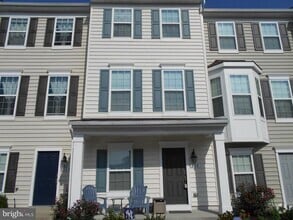 Building Photo - 137 Tree Line Dr