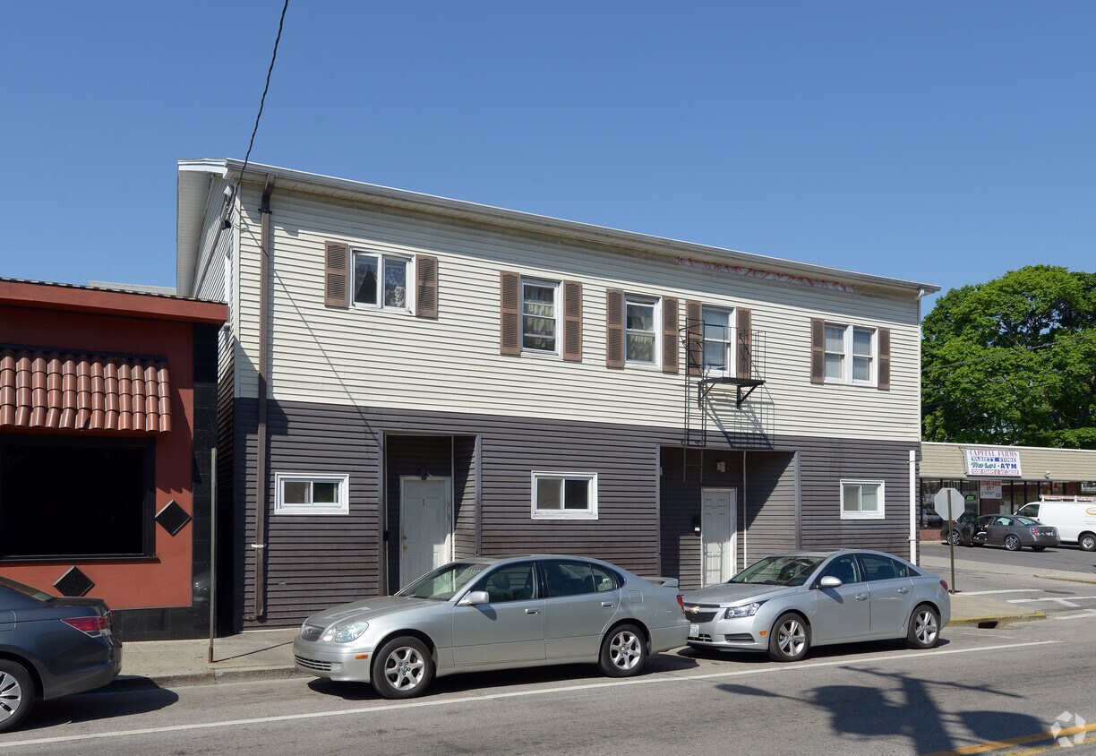 Building Photo - 606 Dexter St