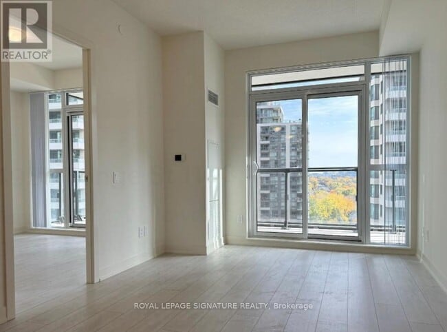Photo du bâtiment - 4955-4955 Yonge St