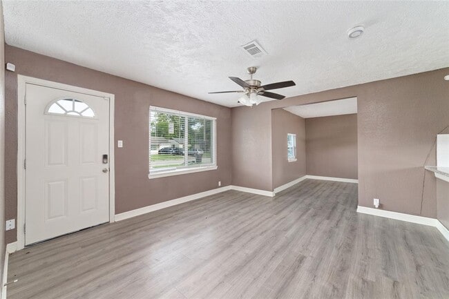 Foto del edificio - 9333 Fairland Dr