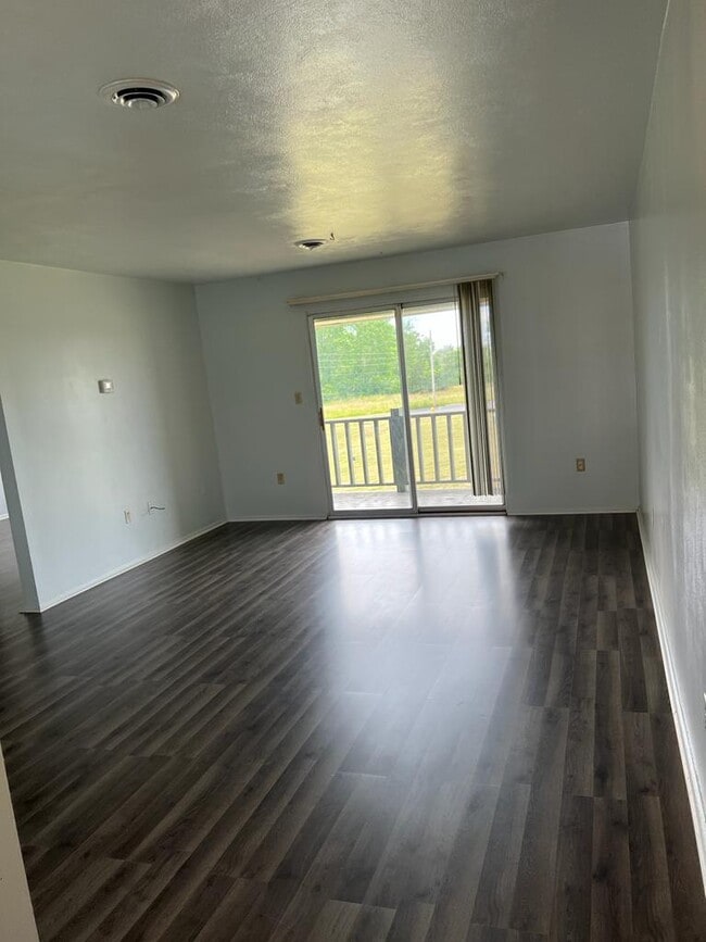 Building Photo - 2275 N Cable Rd