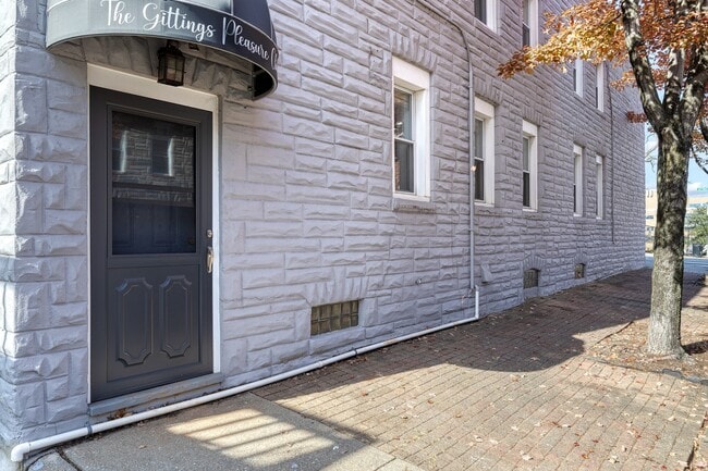 Building Photo - 447 Gittings St