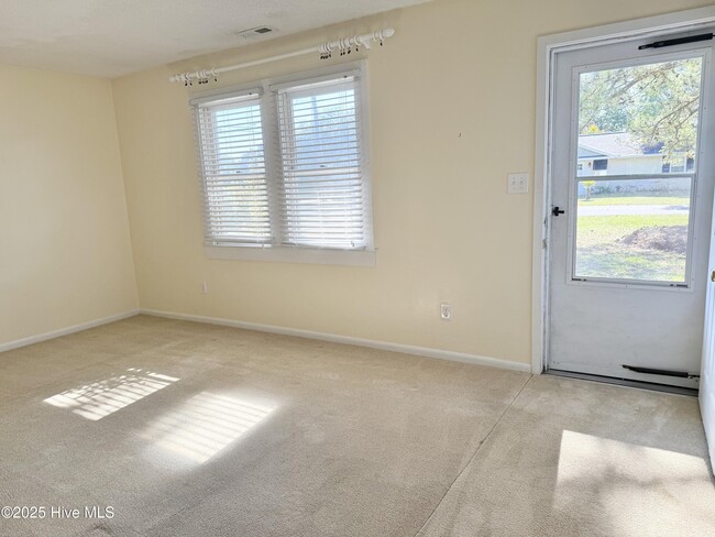 Building Photo - 107 Leonda Dr