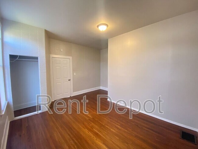 Foto del edificio - 401 N Elm Ave