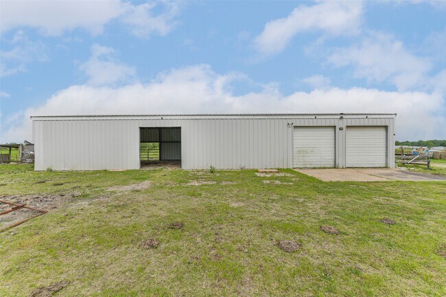 Foto del edificio - 15320 Mound Rd