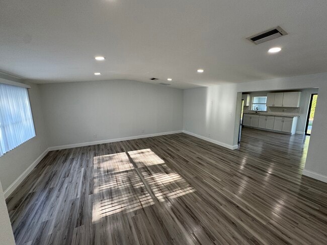 Building Photo - 16116 Tampa St