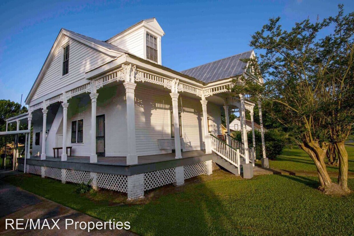 2 br, 1 bath House 1228 Mississippi Street House Rental in