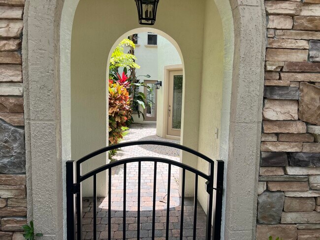 Foto del edificio - 834 Madison Ct