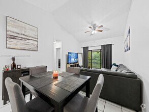 Building Photo - 3868 Carambola Cir N