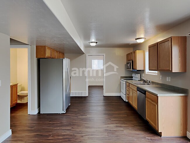 Building Photo - 1460 Heather Ln