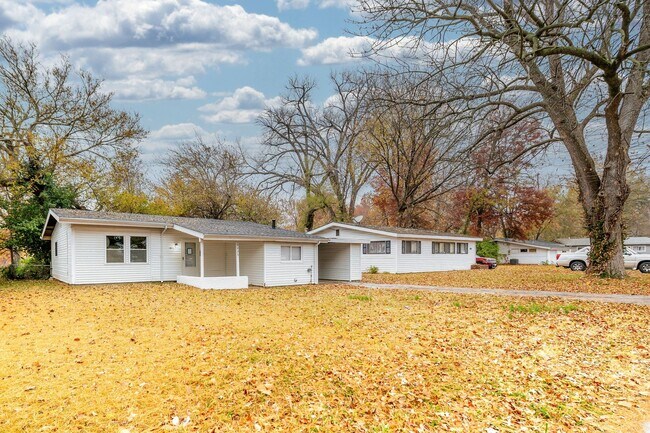 Foto del edificio - Charming 3-Bedroom Home in a Convenient St. Louis Location!