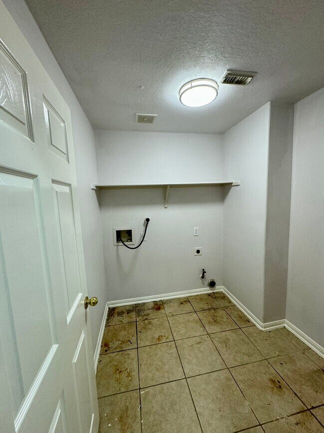 Foto del edificio - 1910 Plum Falls Ln