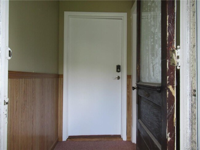 Building Photo - 25 Fairway Dr