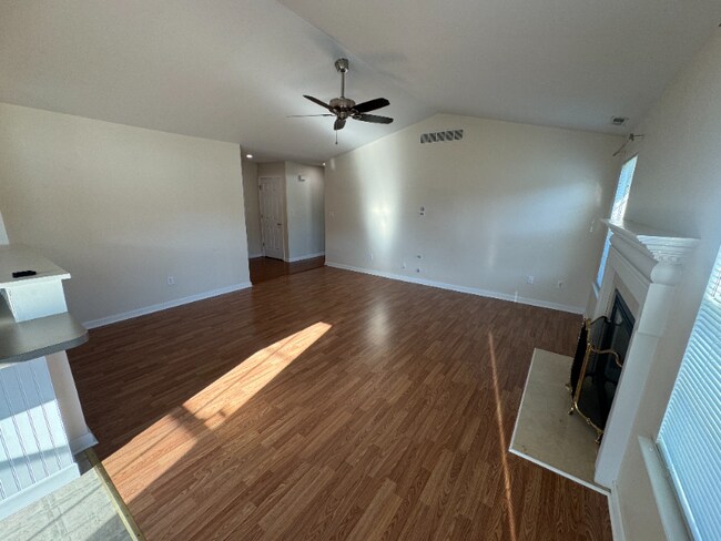 Building Photo - 45 Anchor Ln