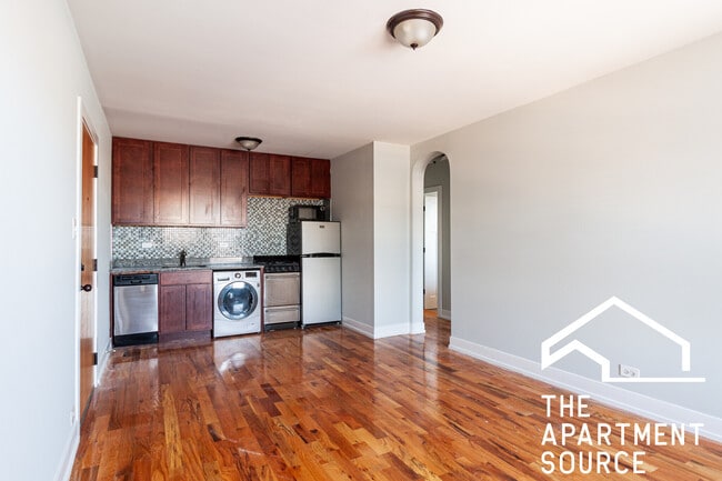 Building Photo - 560 W Arlington Pl