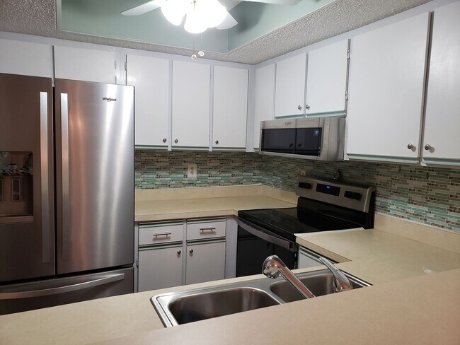 Building Photo - Oaks IV  Condominium-First Floor for Annual Rent