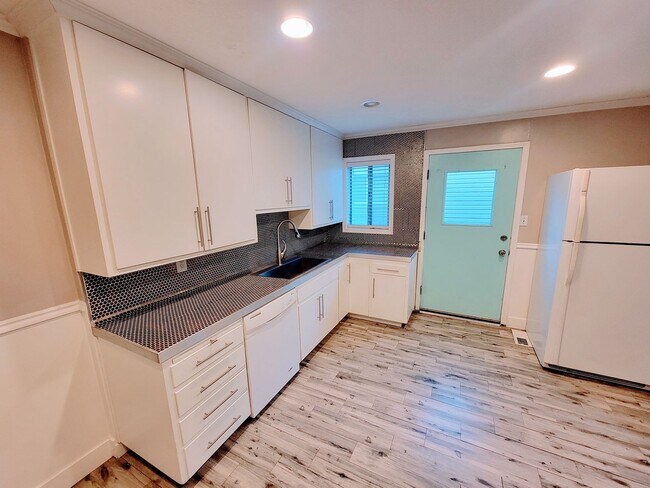 Foto del edificio - AMAZING Midvale Home in perfect central location!