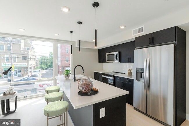 Foto del edificio - 6604 Ridge Ave