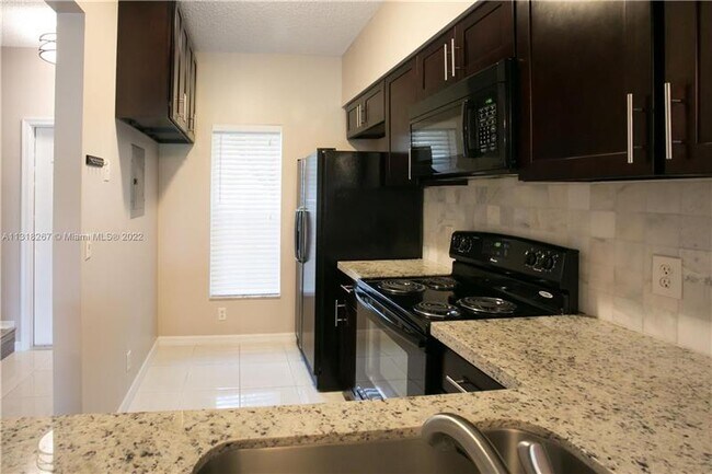 Building Photo - 12 Simonton Cir