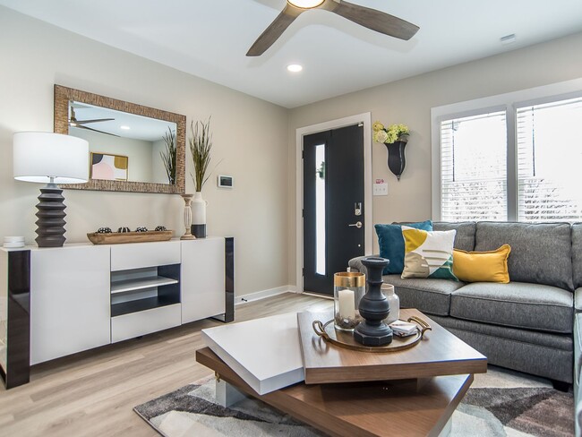 Building Photo - Luxurious 2BD, 1.5BA Raleigh Unit (B) in a Prime Location Near NC State University