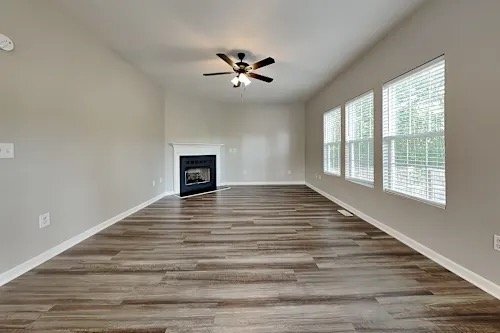 Foto del edificio - 702 Marjam Ln