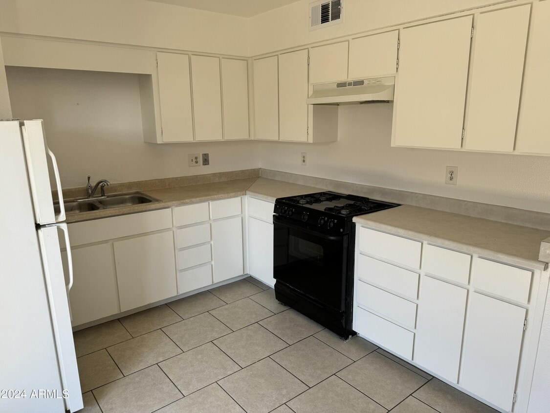 Primary Photo - 6709 E Angus Dr