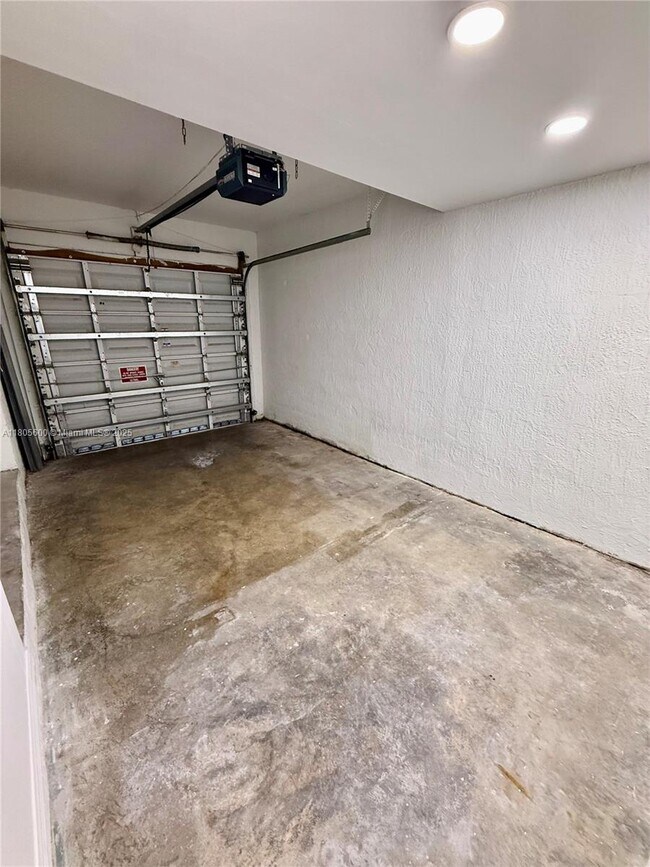 Foto del edificio - 8851 NW 110 Pl