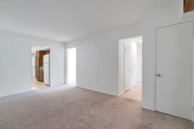 Foto del edificio - Fantastic 4 Bed 2.5 Bath Colonial Home Sou...