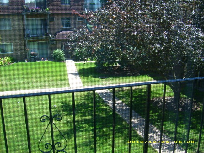 Foto del edificio - 107 E Dundee Rd