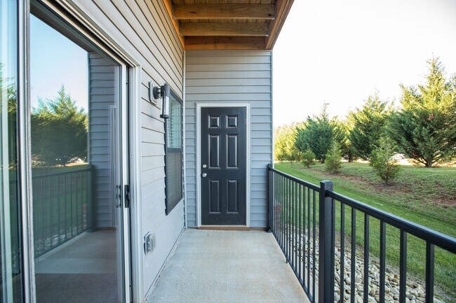 Building Photo - Eleven25