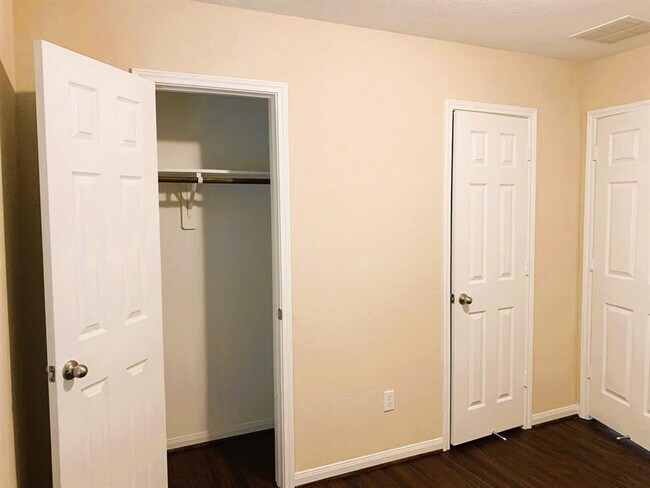 Building Photo - 9334 Laura Koppe Rd