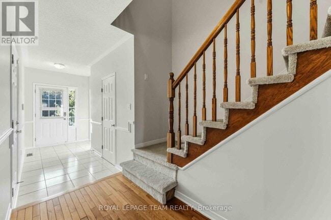 Building Photo - 999 Cove Island Terrace