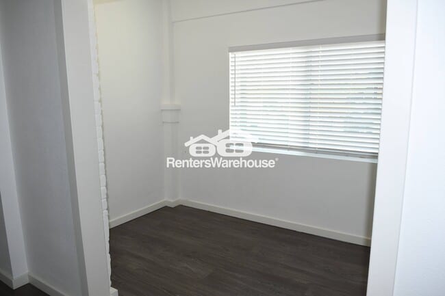 Building Photo - 357 N 15th St
