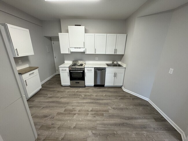 Building Photo - 129 Weed Ave