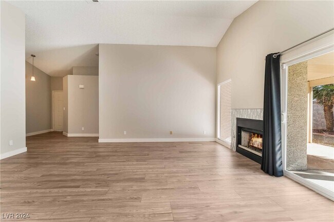 Building Photo - 8681 Buttercreek Way