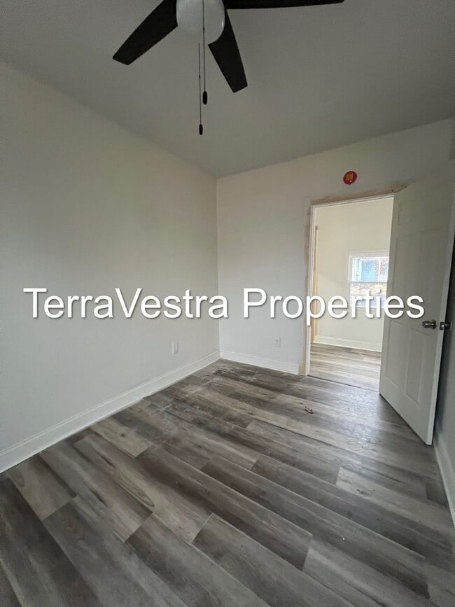 Building Photo - 601 E Mulberry St