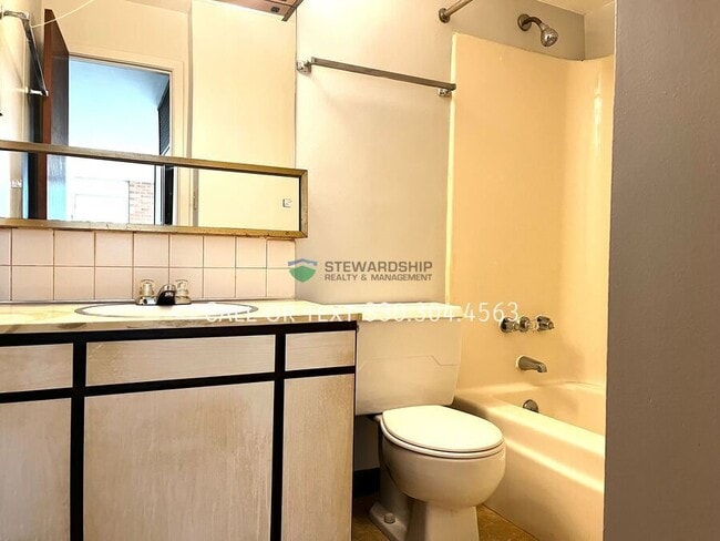 Foto del edificio - 2331 E Market St