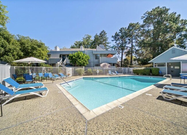 Foto del edificio - 906 La Barbera Dr