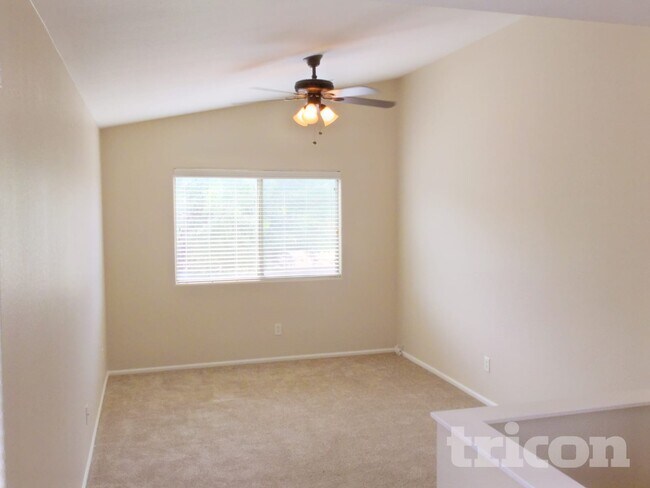 Foto del edificio - 42065 W Sunland Dr