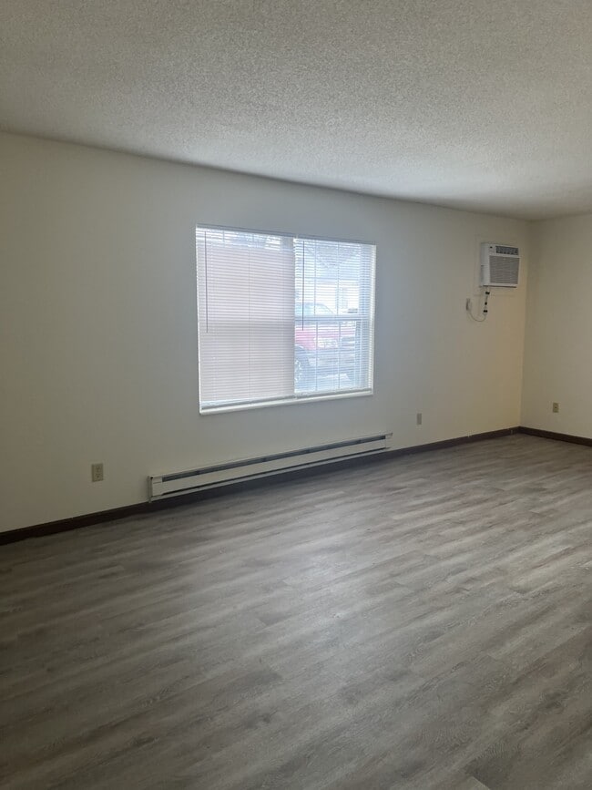 Building Photo - 1520 Main St