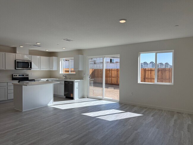 Foto del edificio - 4 Bed 2.5 Ba 2 Story 2 Car